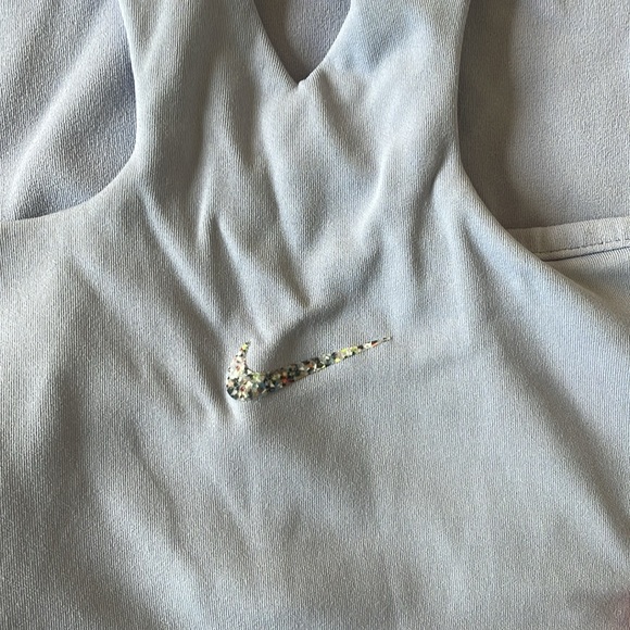 EUC Nike yoga bra / top size medium, soft purple - Picture 3 of 5